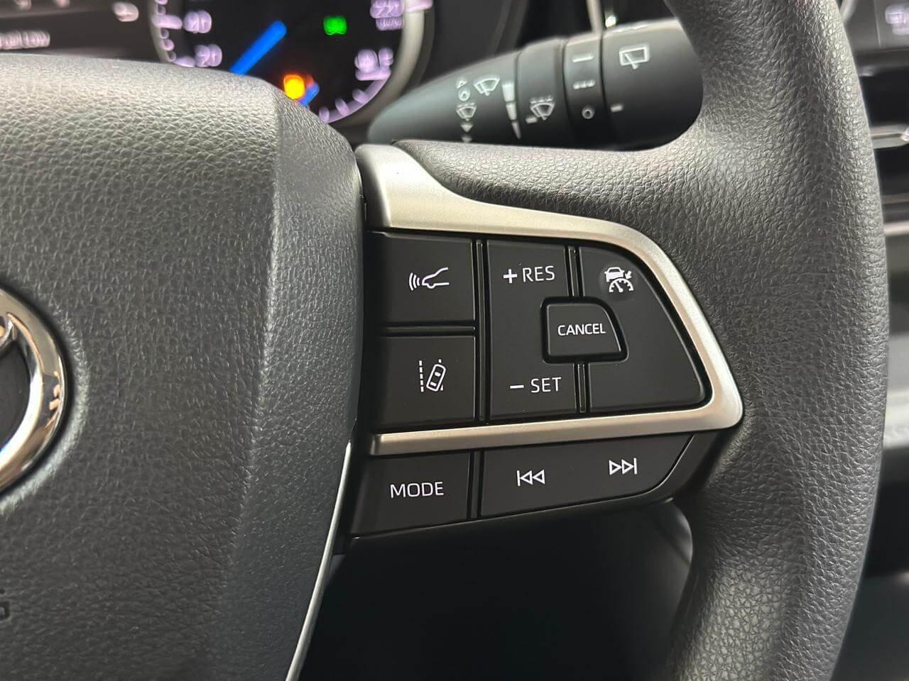 هايلاندر LE هايبرد 4X2