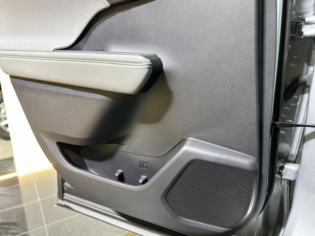 هايلاندر LE هايبرد 4X2