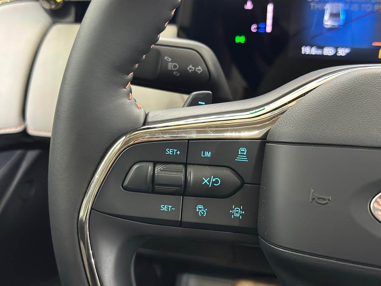 فورد تورس تيتانيوم