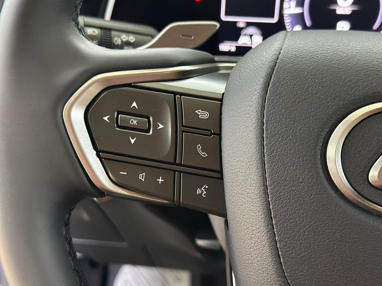 لكزٍس AA) NX 350 )