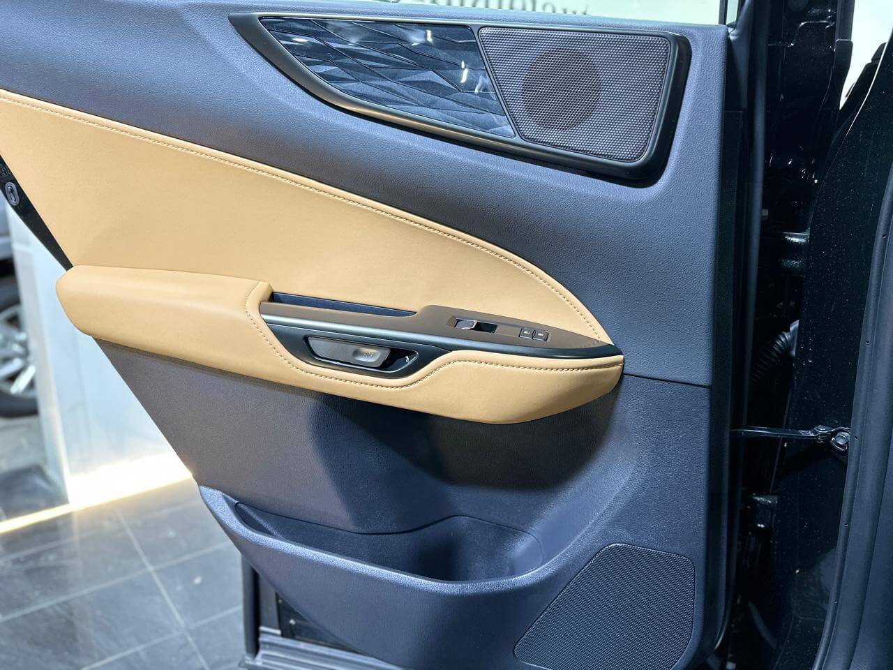 لكزٍس AA) NX 350 )