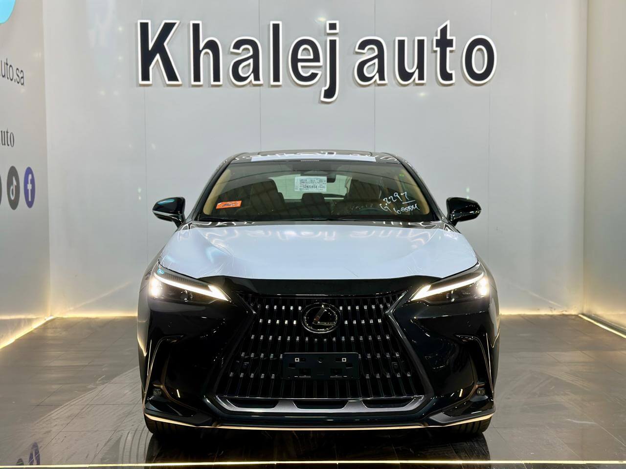 لكزٍس AA) NX 350 )