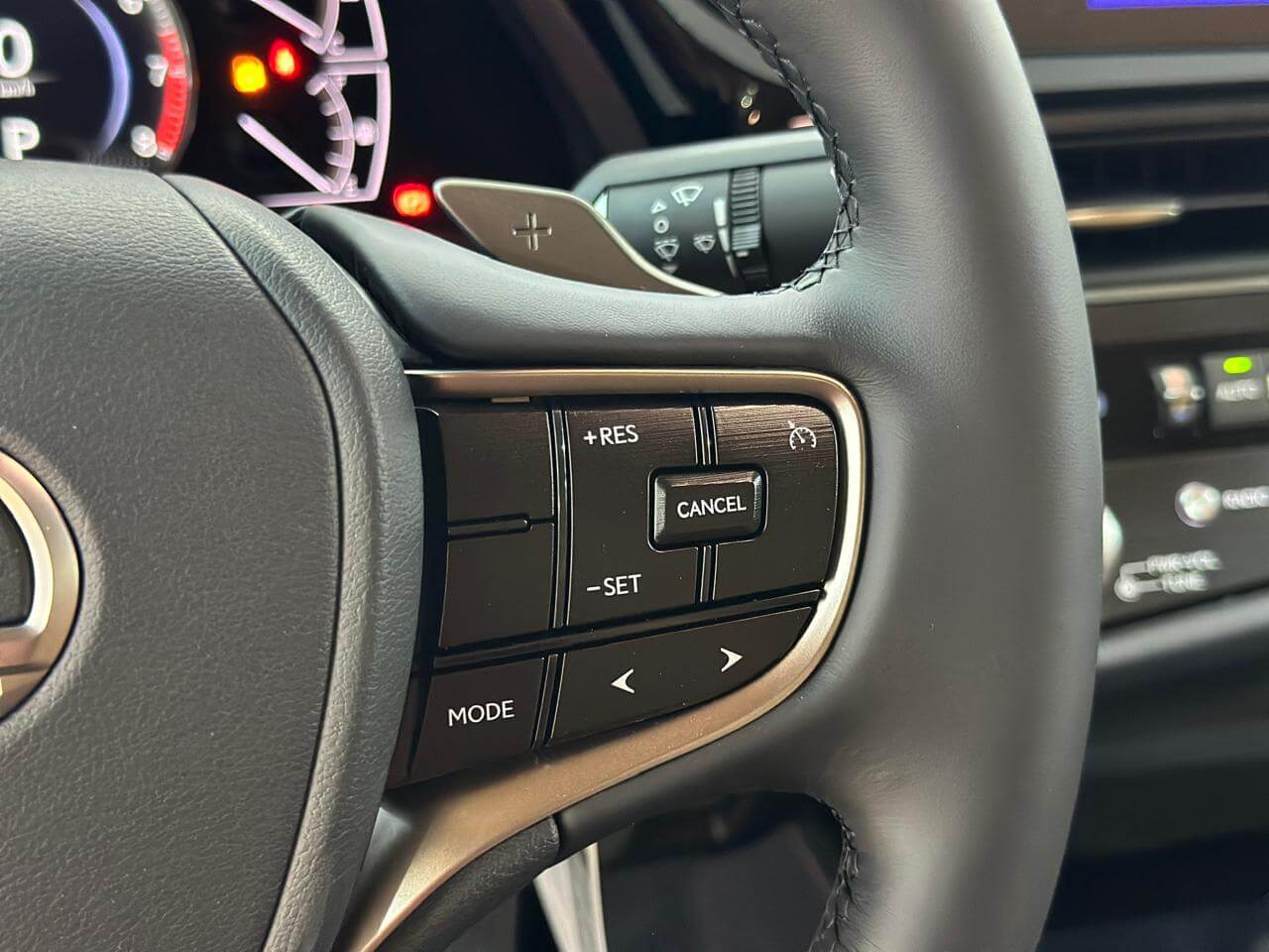 لكزس AA ) ES250 )