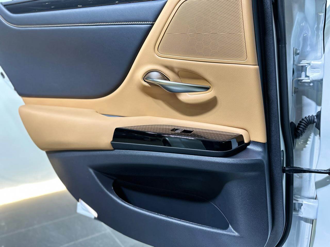 لكزس AA ) ES250 )