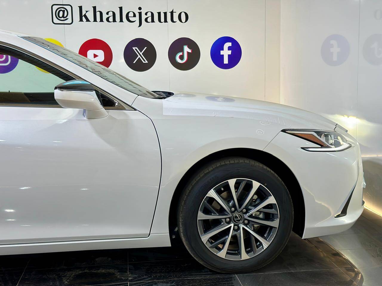 لكزس AA ) ES250 )