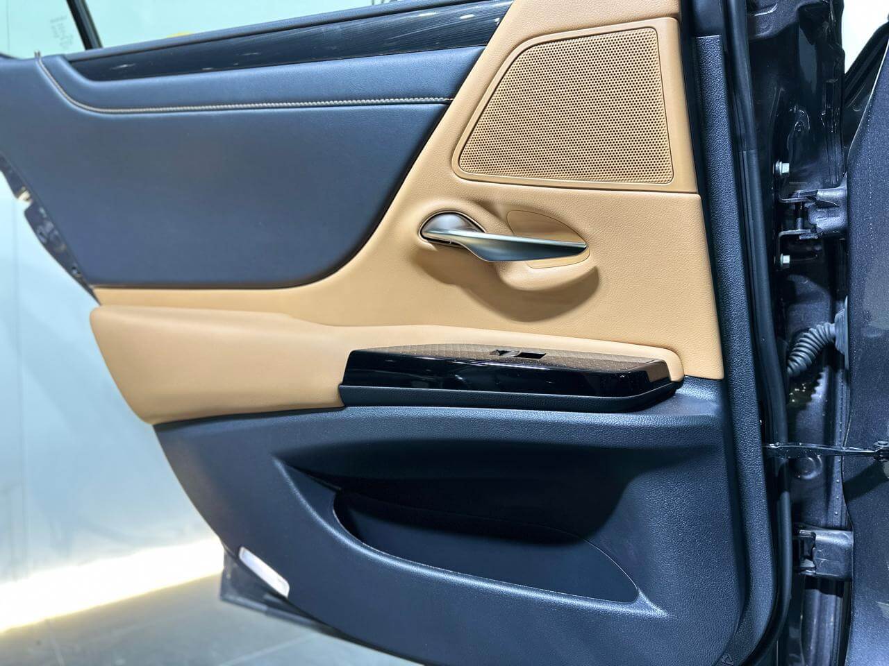 لكزس AH) ES 300 )