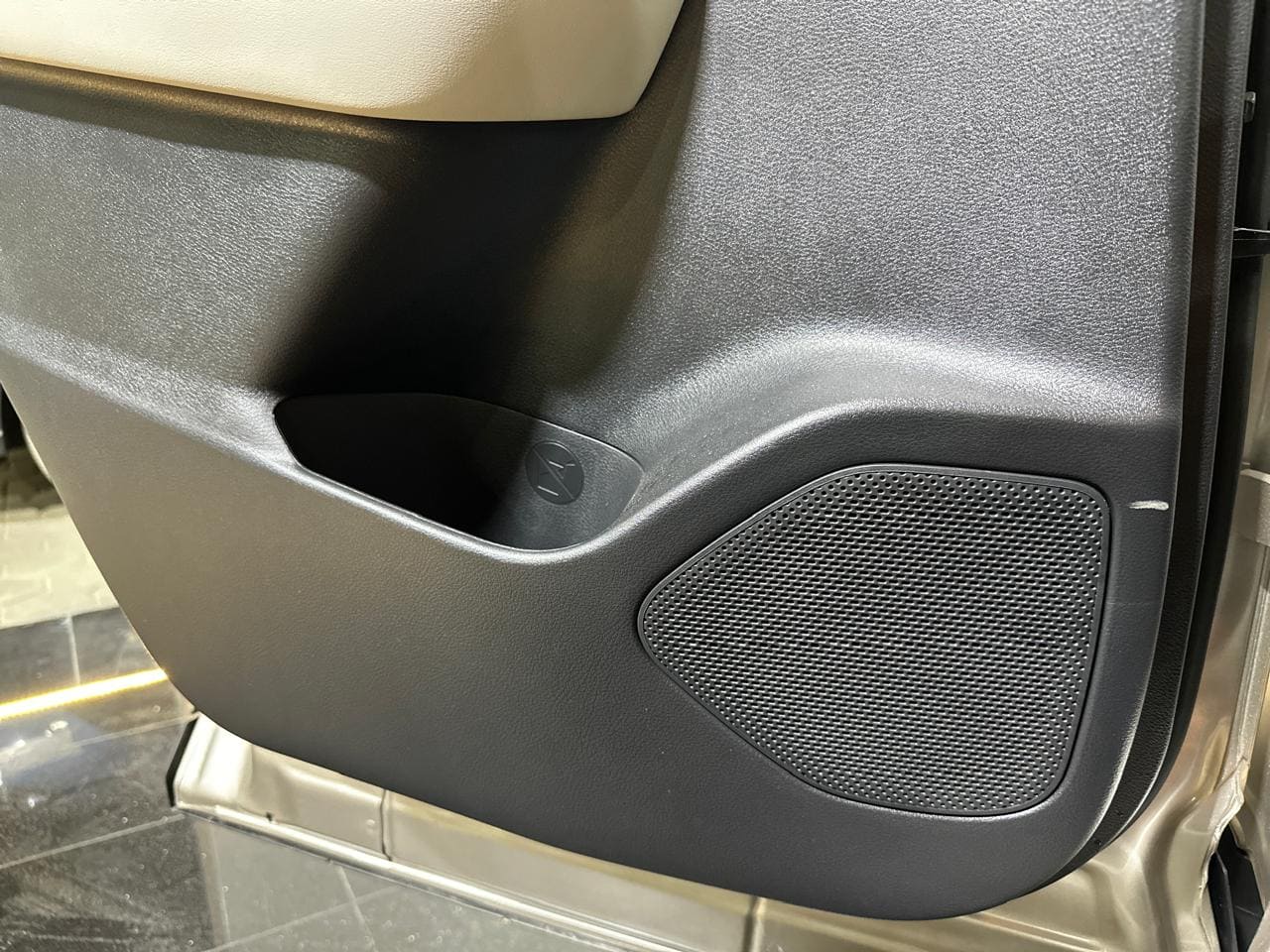 نيسان اكس تريل اس بدون دبل 5 مقاعد