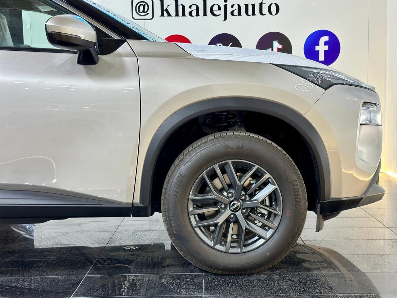 نيسان اكس تريل اس بدون دبل 5 مقاعد