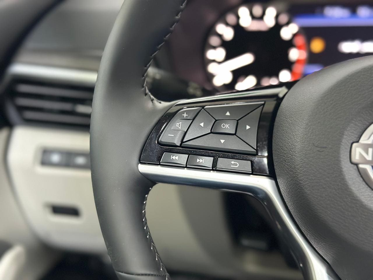 نيسان التيما اس في