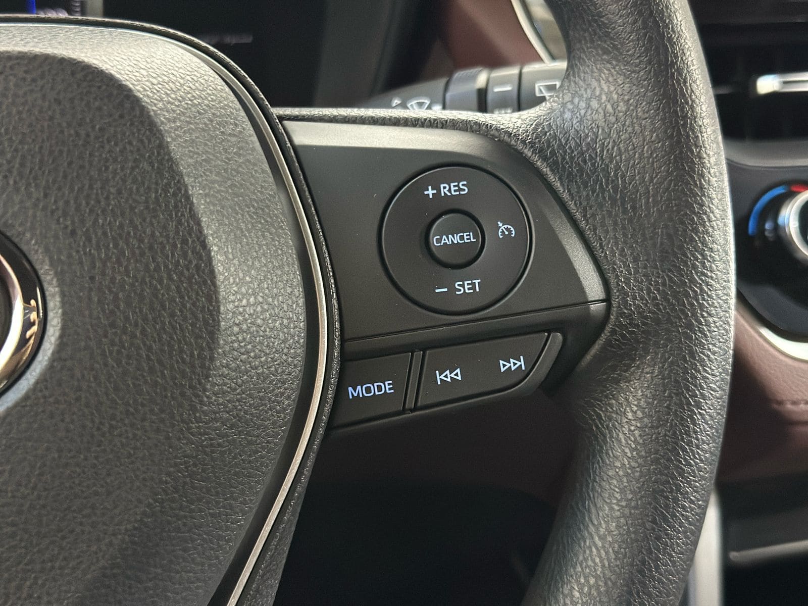 تويوتا كورولا كروس LE