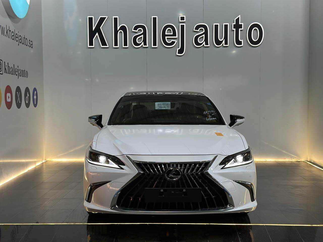 لكزس اي اس 350 سي سي